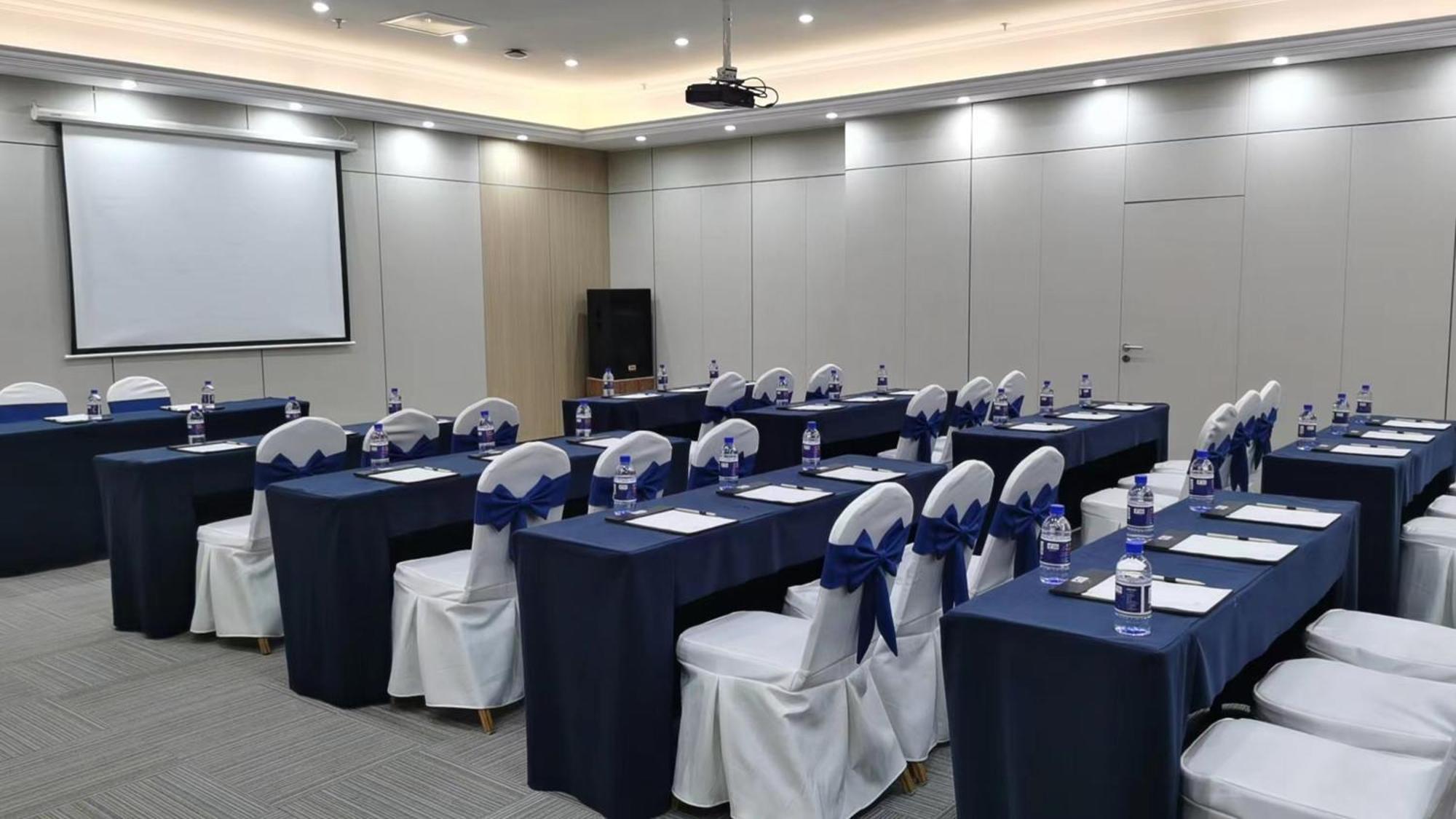 Holiday Inn Express Chengdu Tianfu Square By Ihg - Chunxi Road And Kuanzhai Alley Exterior photo