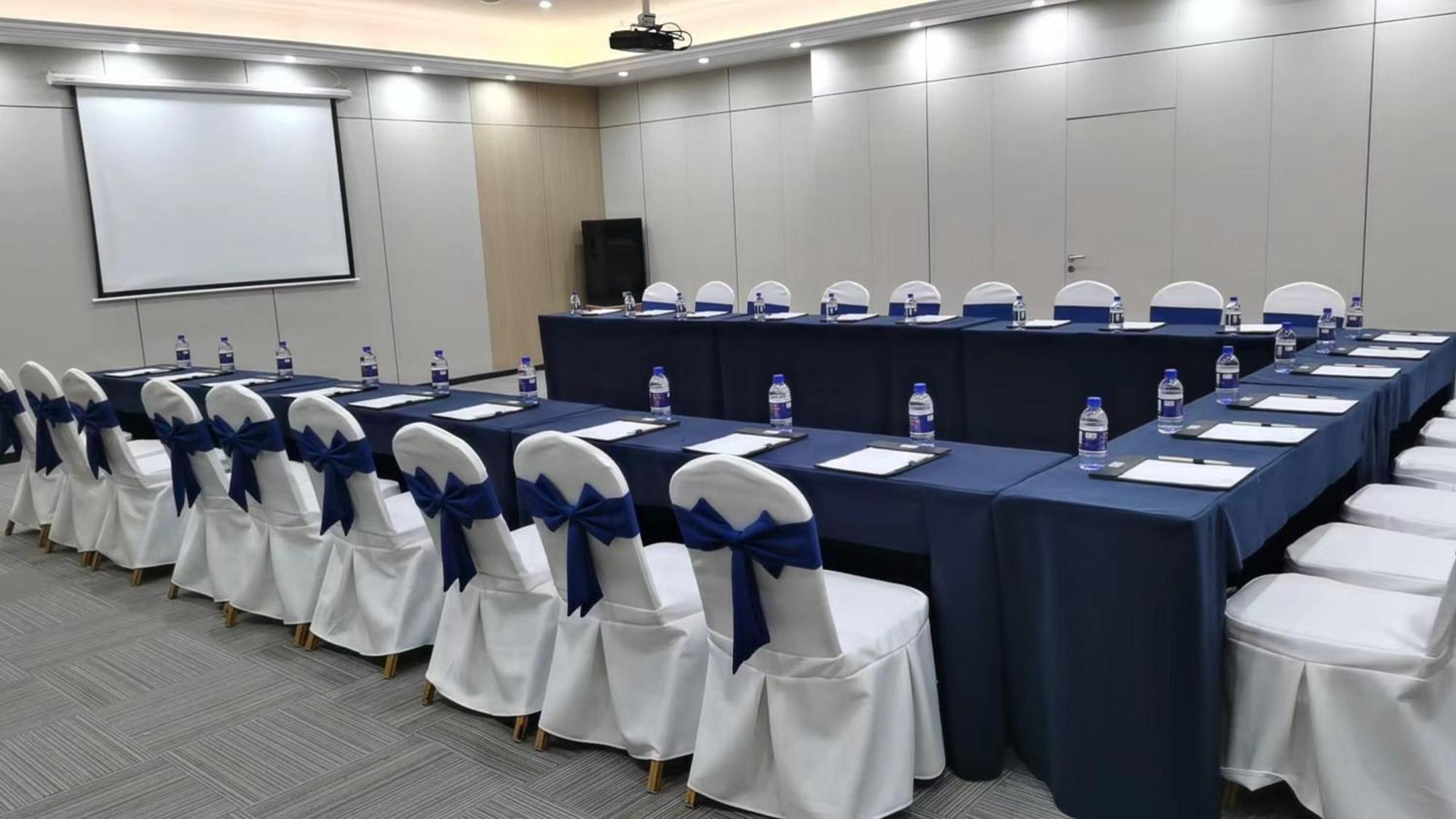 Holiday Inn Express Chengdu Tianfu Square By Ihg - Chunxi Road And Kuanzhai Alley Exterior photo