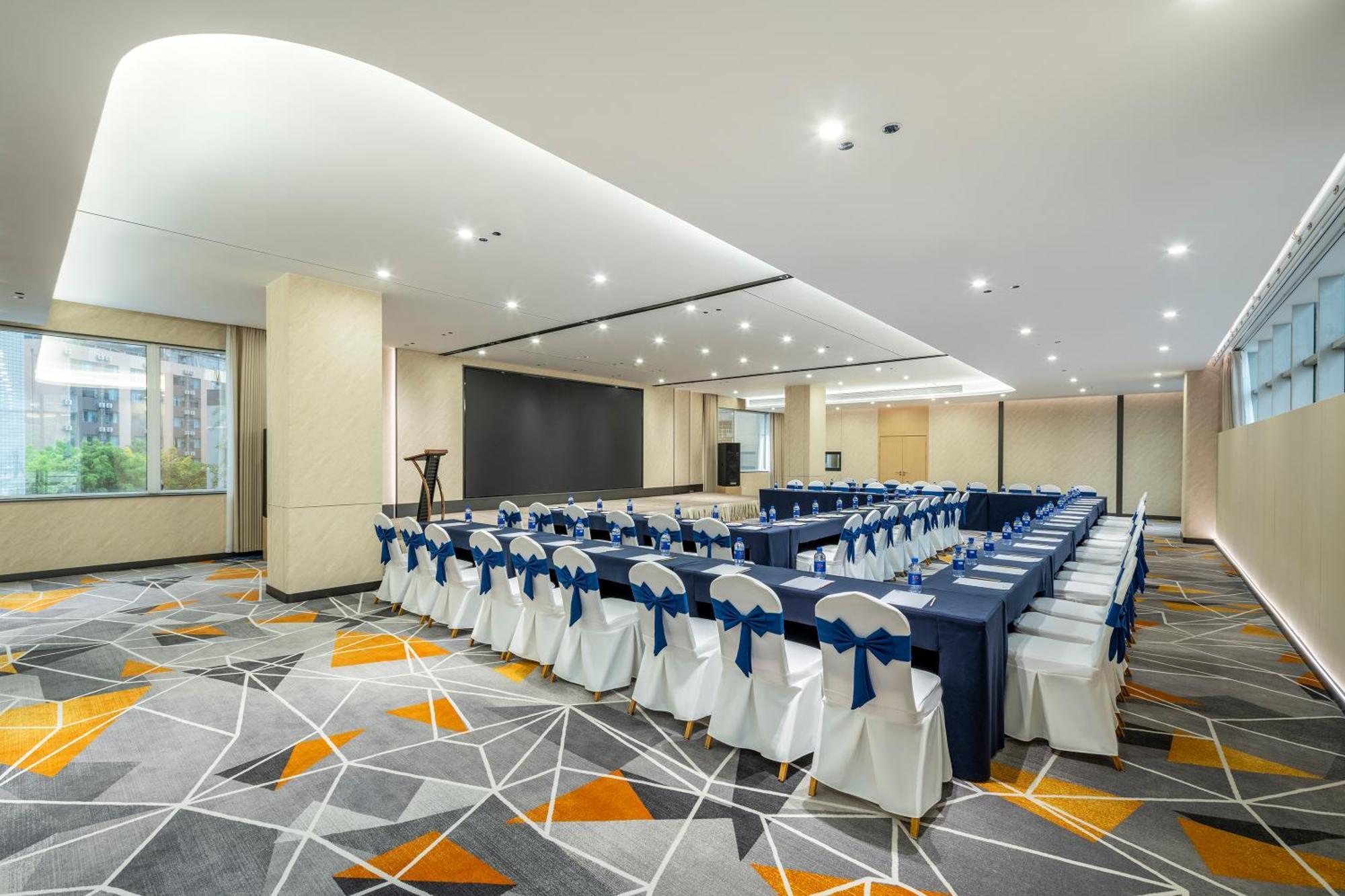 Holiday Inn Express Chengdu Tianfu Square By Ihg - Chunxi Road And Kuanzhai Alley Exterior photo