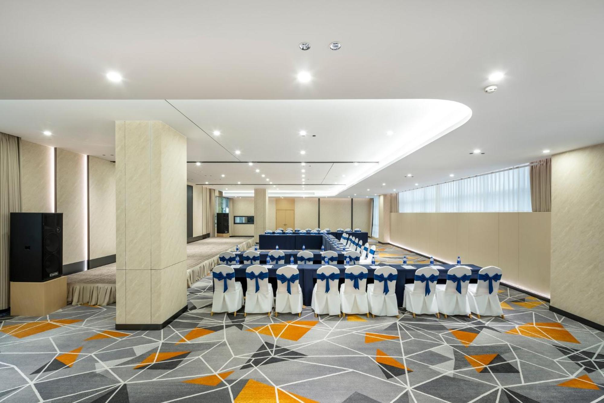 Holiday Inn Express Chengdu Tianfu Square By Ihg - Chunxi Road And Kuanzhai Alley Exterior photo