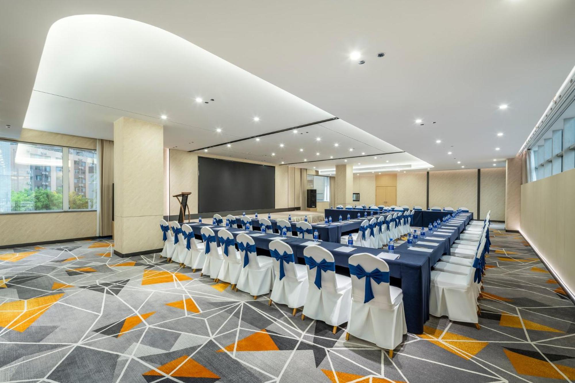 Holiday Inn Express Chengdu Tianfu Square By Ihg - Chunxi Road And Kuanzhai Alley Exterior photo