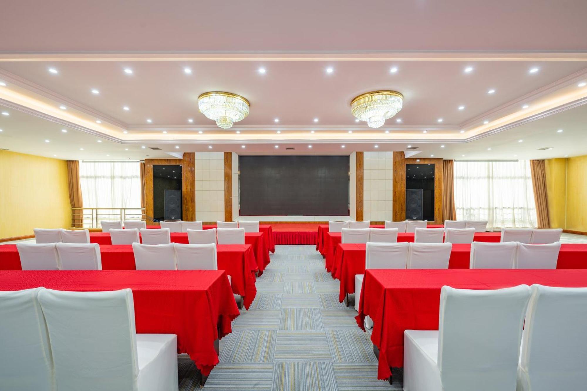 Holiday Inn Express Chengdu Tianfu Square By Ihg - Chunxi Road And Kuanzhai Alley Exterior photo